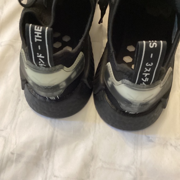 ADIDAS RUNNING SHOES NMD R1 ( PREOWNED) - Picture 3 of 13